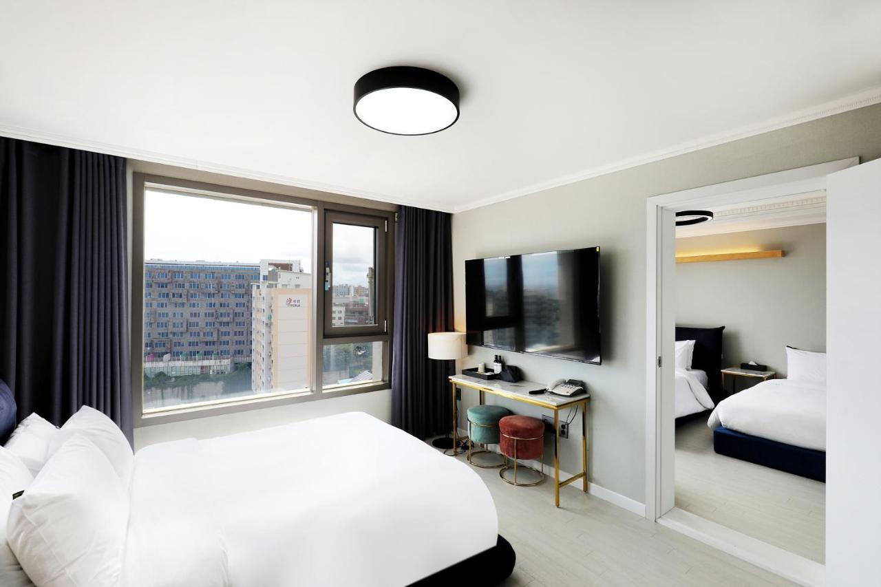 Cornerstone Hotel Сеогвипо Екстериор снимка