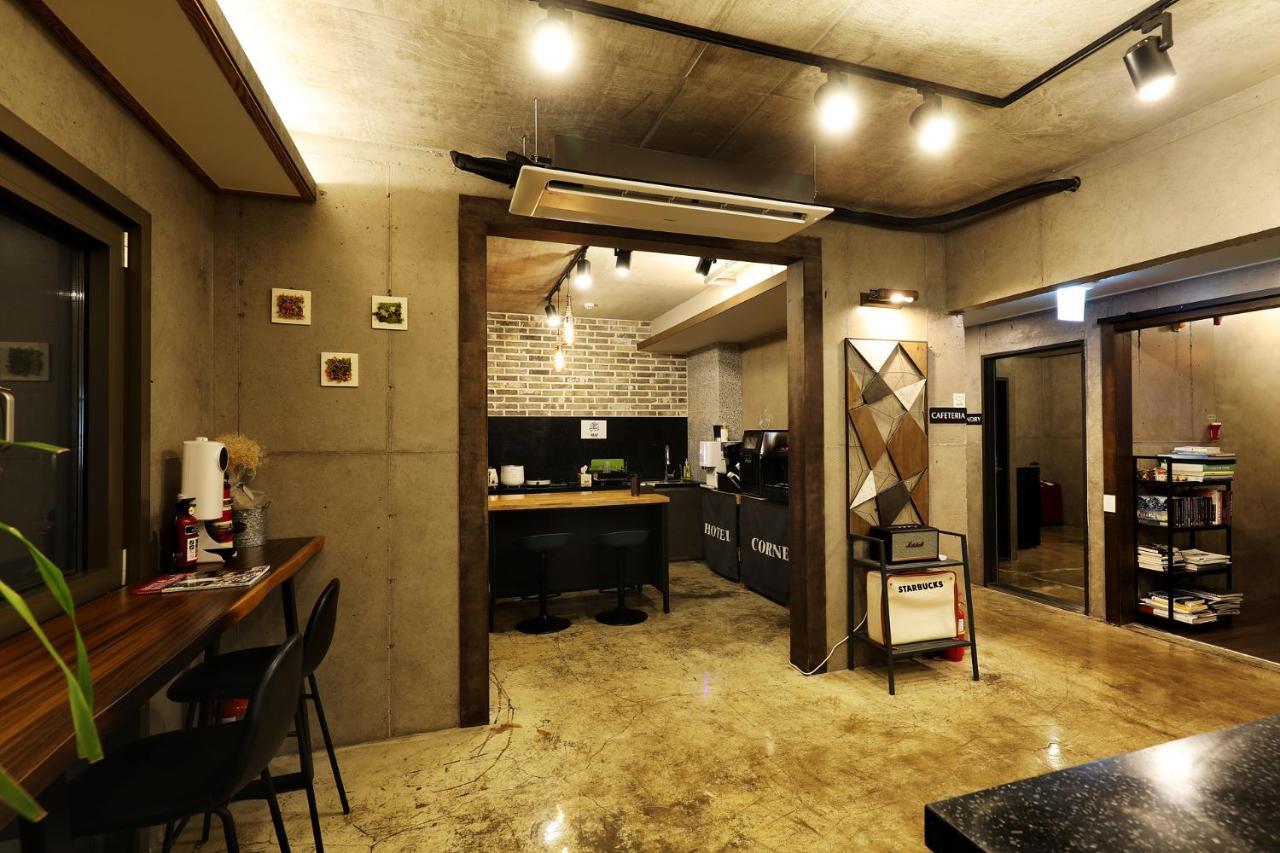 Cornerstone Hotel Сеогвипо Екстериор снимка