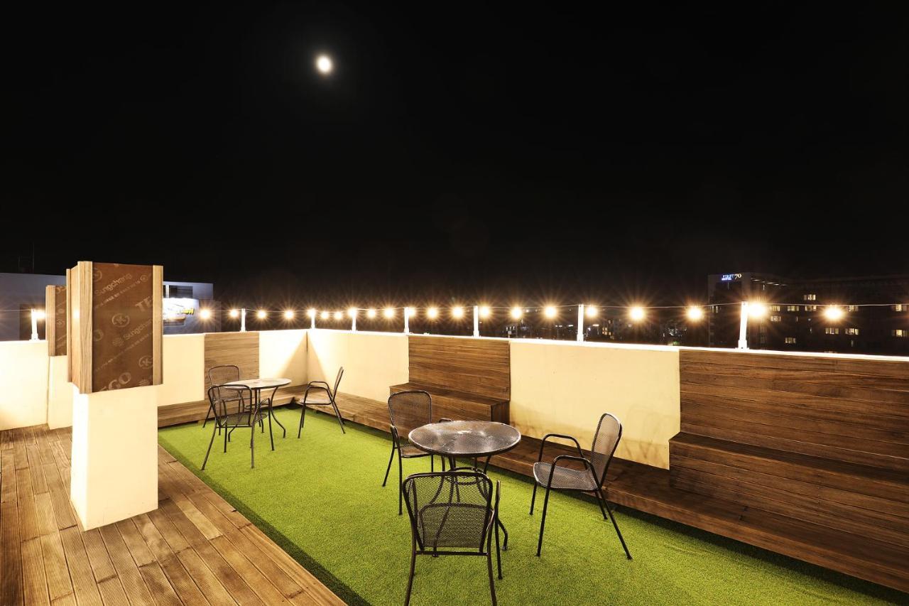Cornerstone Hotel Сеогвипо Екстериор снимка