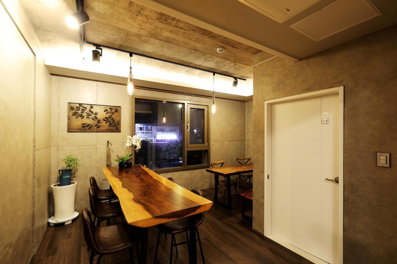 Cornerstone Hotel Сеогвипо Екстериор снимка