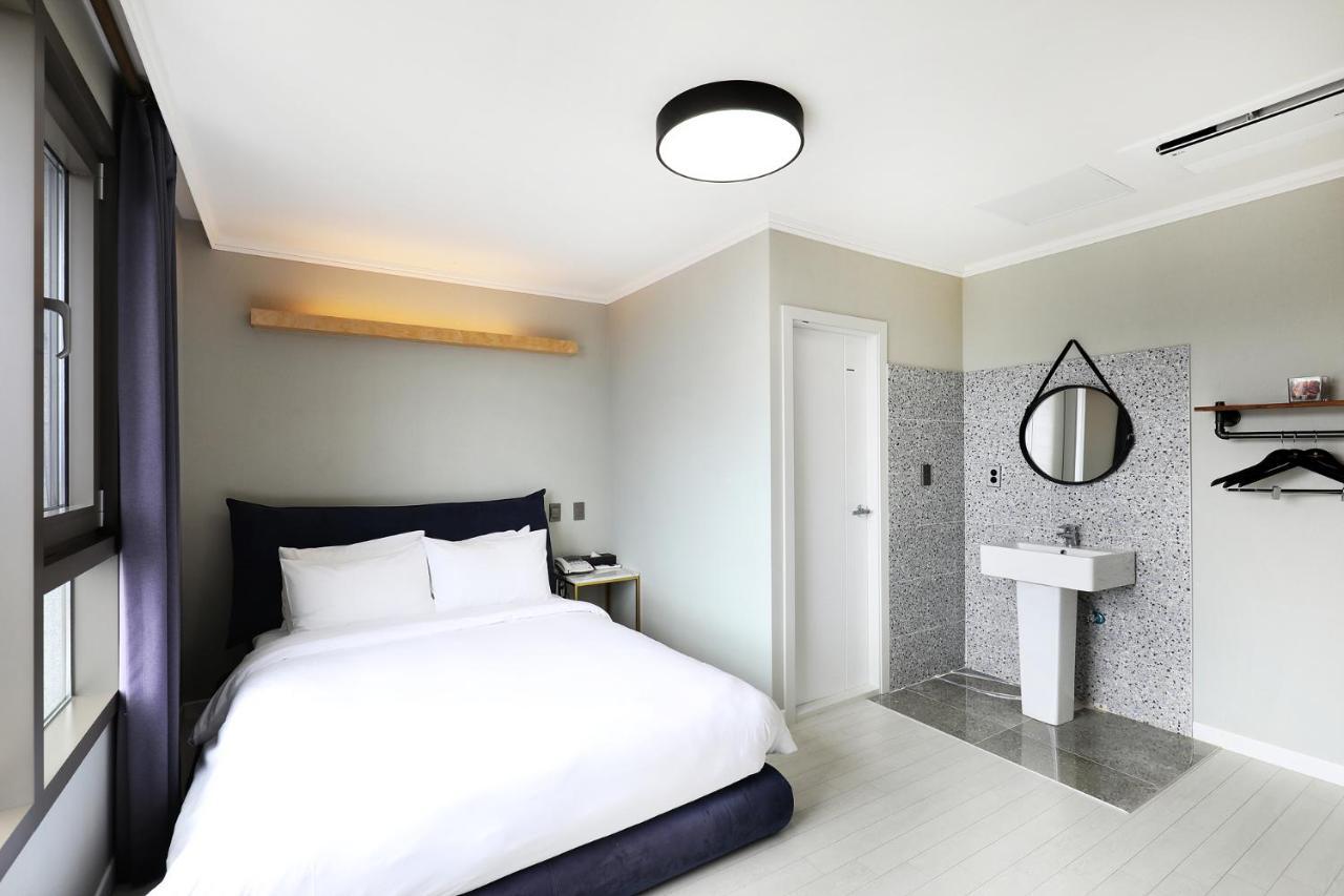 Cornerstone Hotel Сеогвипо Екстериор снимка