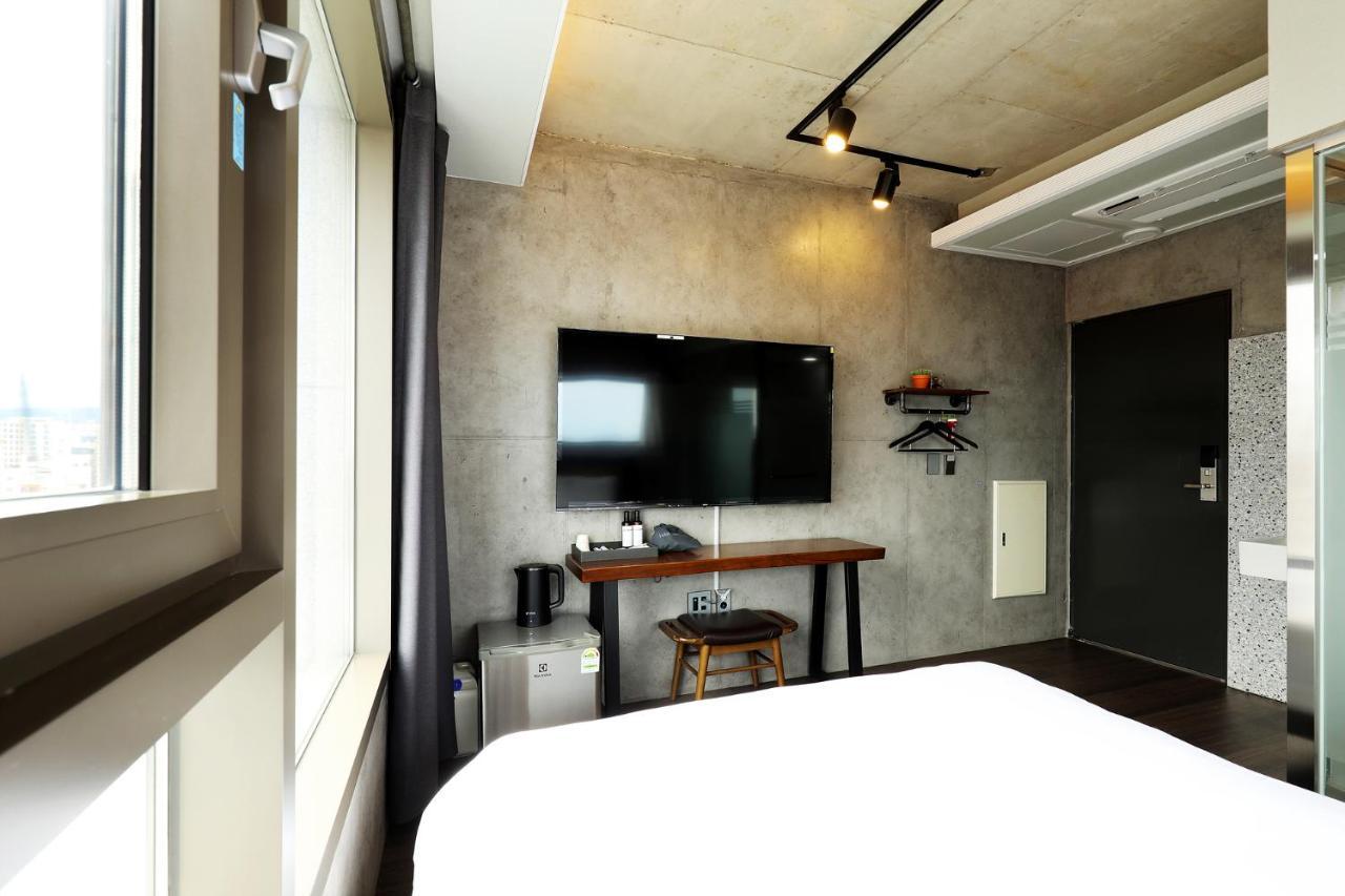 Cornerstone Hotel Сеогвипо Екстериор снимка