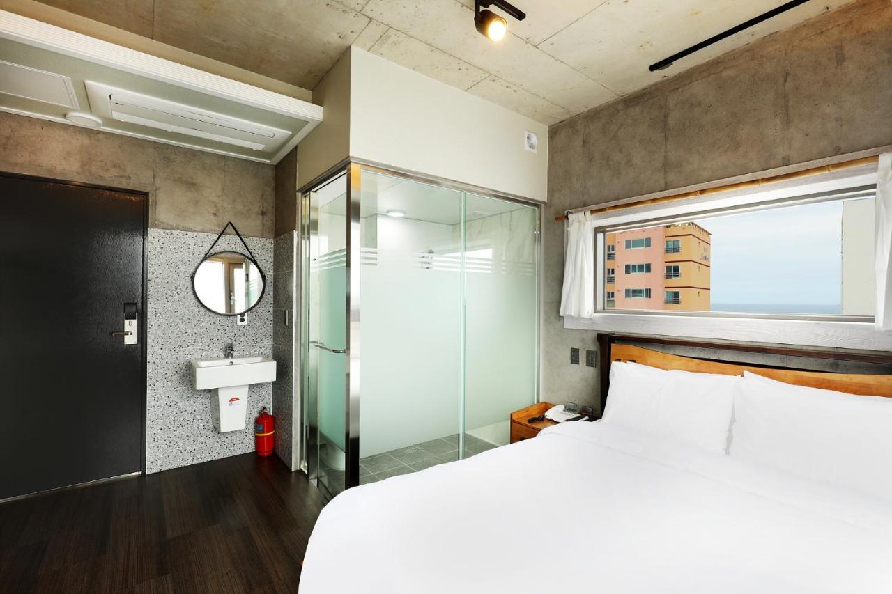 Cornerstone Hotel Сеогвипо Екстериор снимка