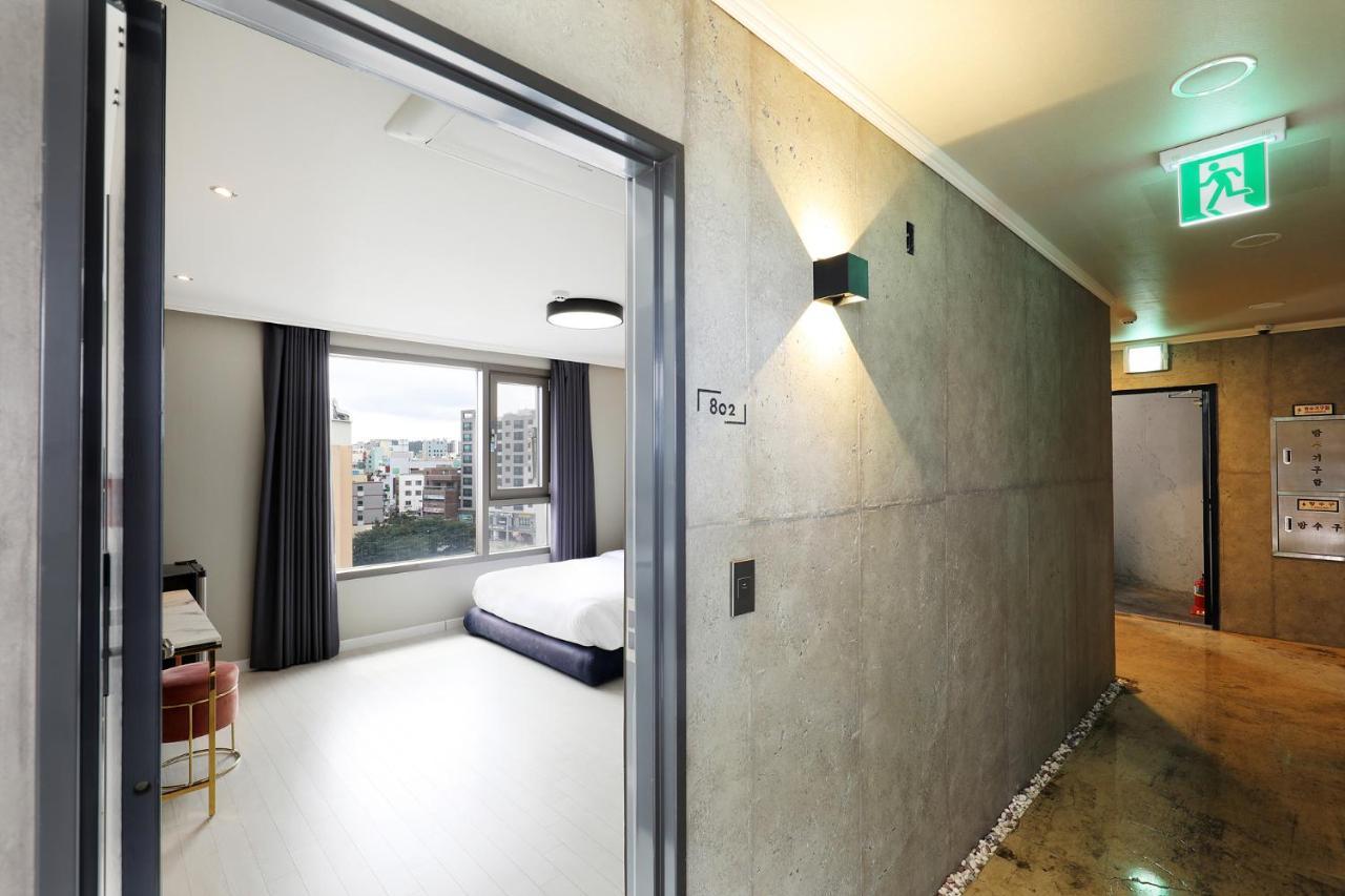 Cornerstone Hotel Сеогвипо Екстериор снимка
