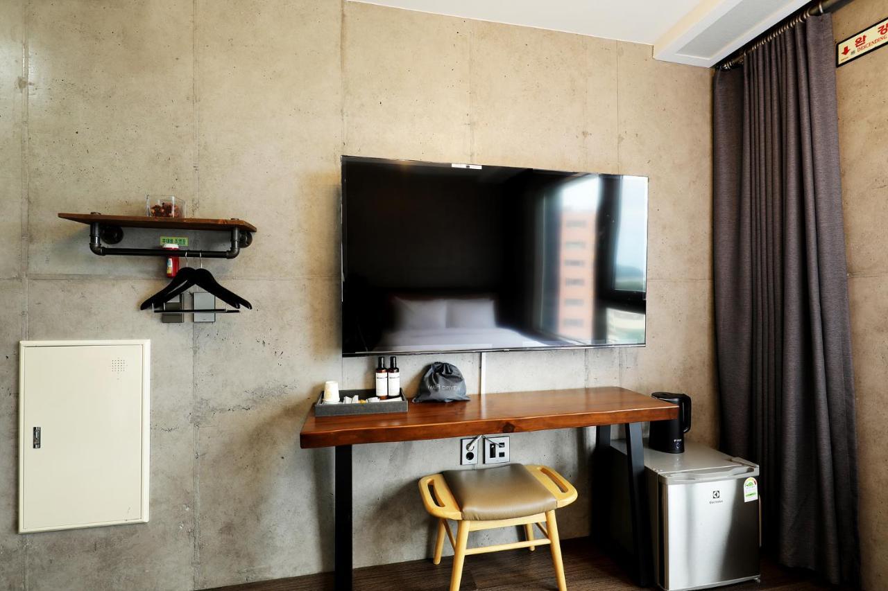 Cornerstone Hotel Сеогвипо Екстериор снимка