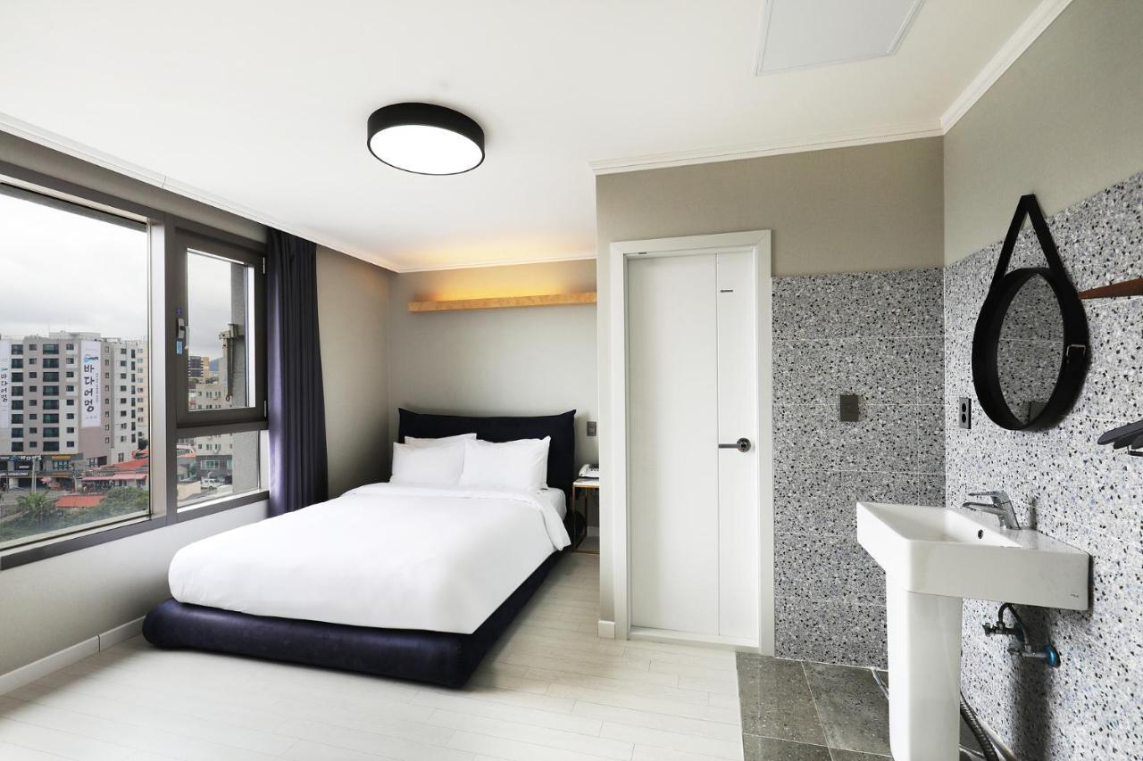Cornerstone Hotel Сеогвипо Екстериор снимка