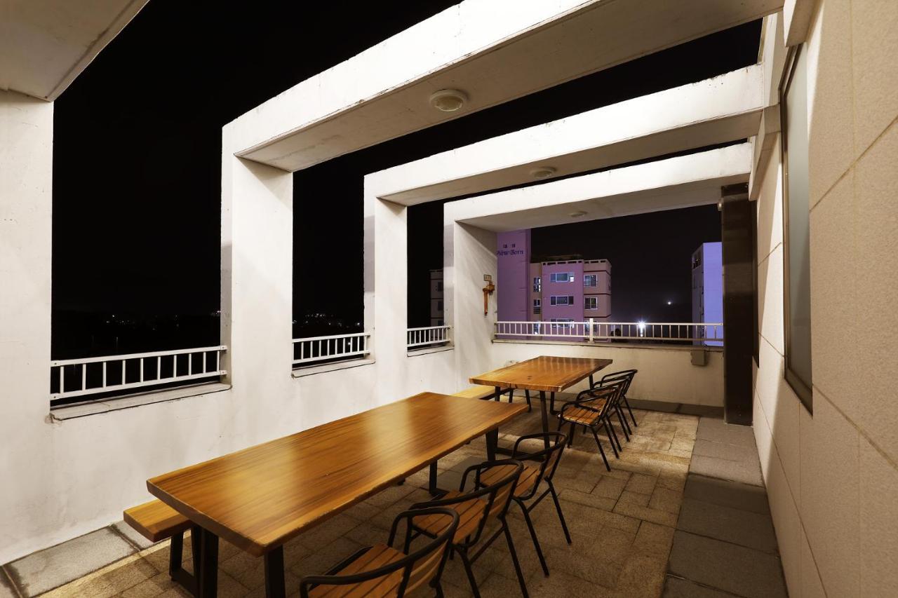 Cornerstone Hotel Сеогвипо Екстериор снимка