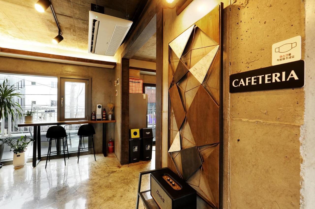 Cornerstone Hotel Сеогвипо Екстериор снимка