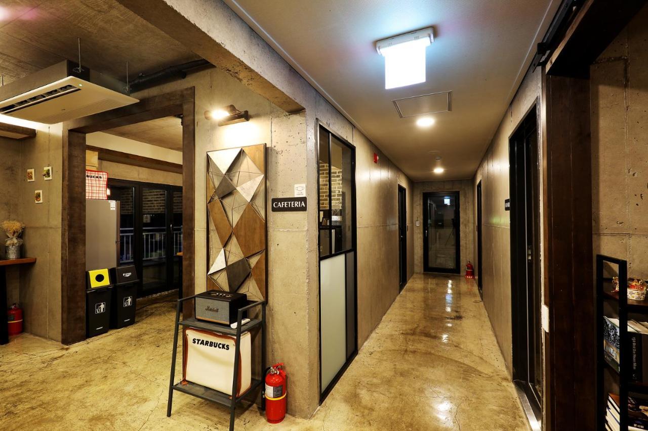 Cornerstone Hotel Сеогвипо Екстериор снимка